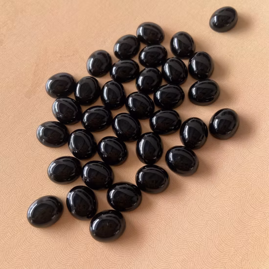 Ovaler Cabochon, 5 x 7 mm, synthetischer Sternsaphir mit sechs Strahlen, Edelstein zur Ringherstellung